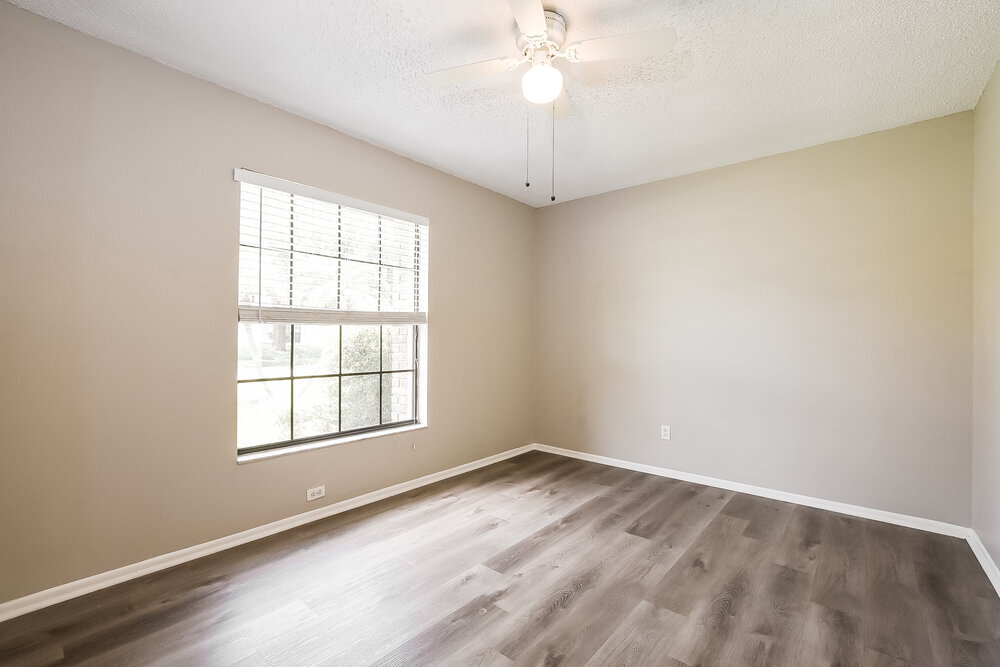 Building Photo - 1214 Lacey Oak Dr