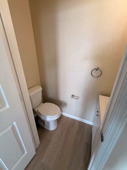 Building Photo - 1011 Pinoak Ct