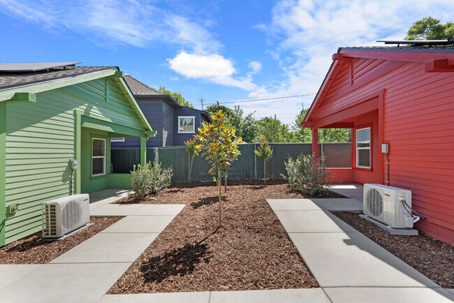 Building Photo - Beautiful 2 bedroom 1 Bathroom for rent in North Oak Park! Close to UC Davis and McGeorge Law