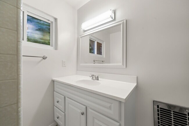 Building Photo - 1517 Harvard St