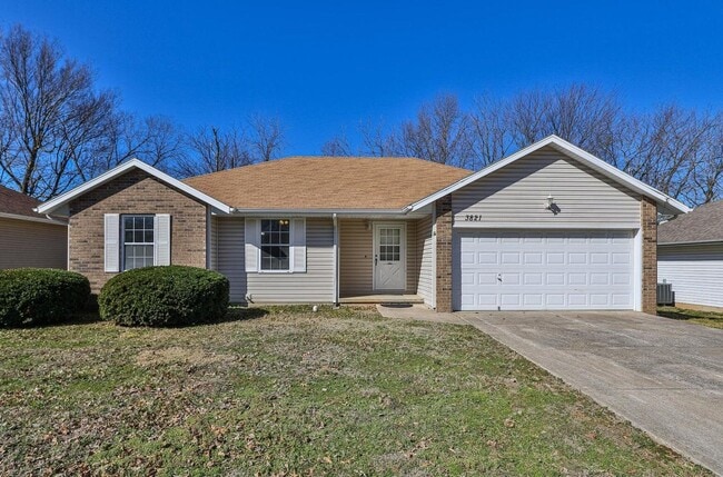 Building Photo - Updated 3 bedroom 2 bathroom 2 car garage ...