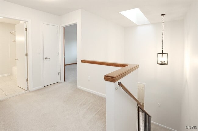 Building Photo - 442 Summerhaven Dr N