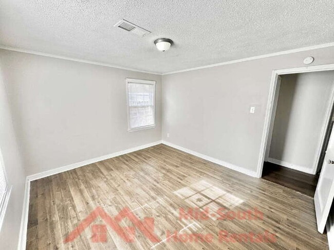 Building Photo - 2736 Dunn Ave