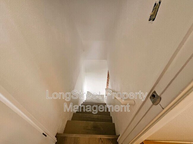 Building Photo - 801 SW Broadway Dr