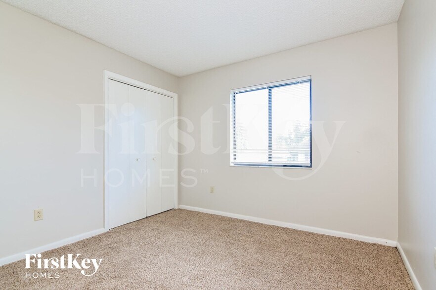 Building Photo - 5017 Kingswood Dr