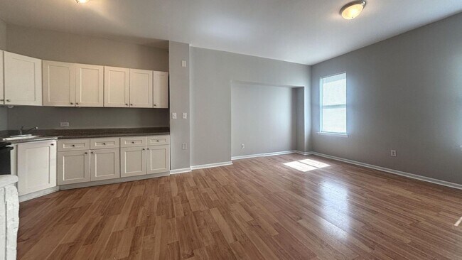 Building Photo - 3329 Ridge Ave