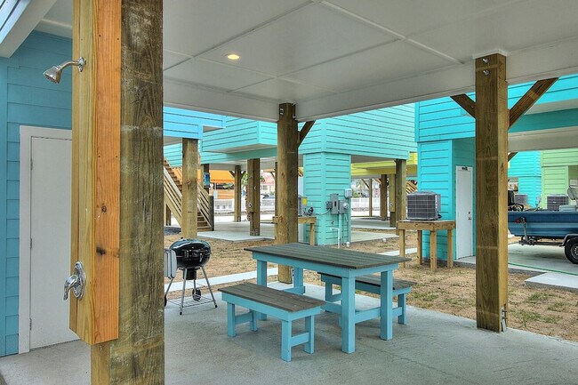 Building Photo - 1924 Eleventh St