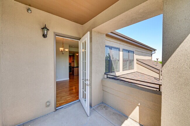 Building Photo - $2,195.00, 2-bed, 2-bath, located in Denve...