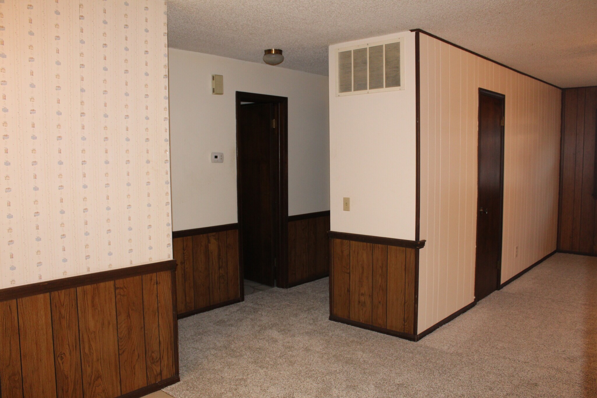 Hallway - 2252 W Twin Acres Ct