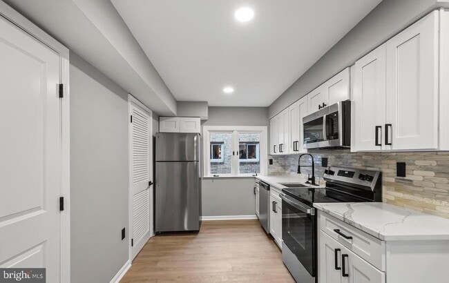 Building Photo - 1527 N Colonial Terrace