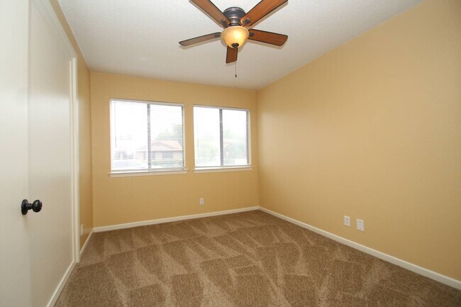 Building Photo - 3205 Tallwood Dr