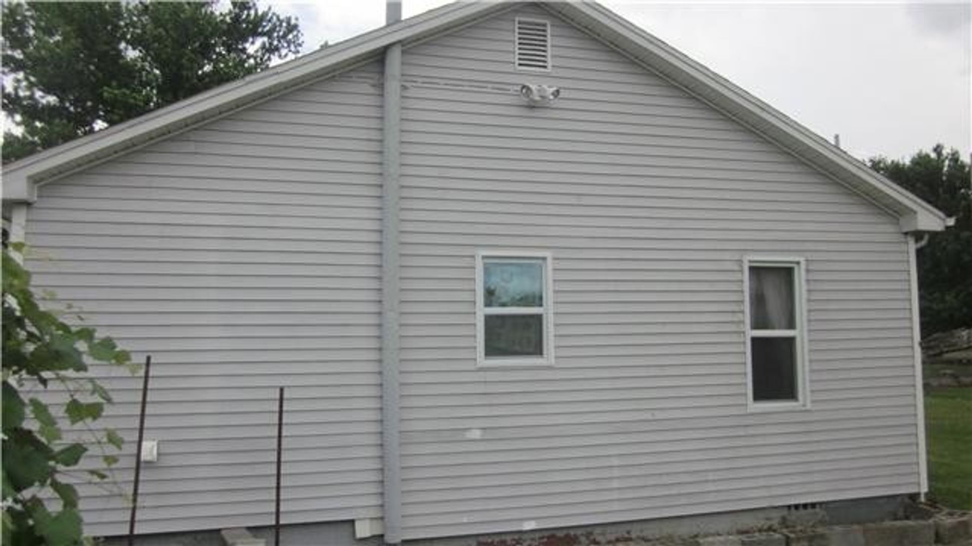 Building Photo - 121 Linn St