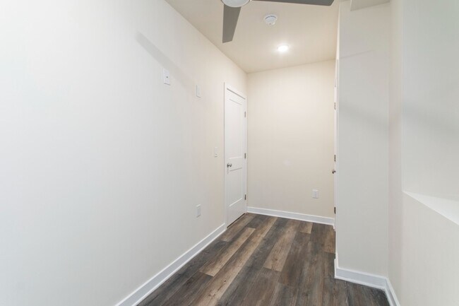 Building Photo - 1330 N 15th St