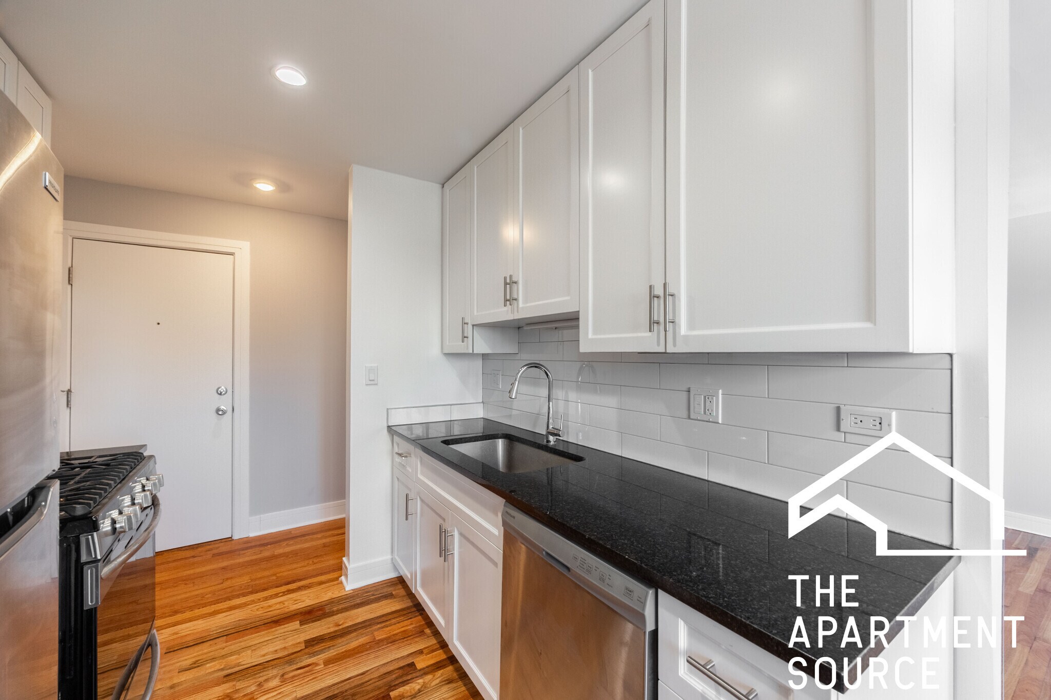 Building Photo - 6954 N Sheridan Rd