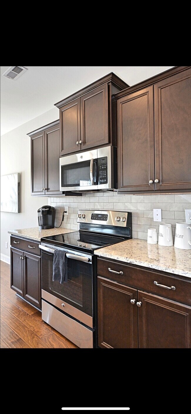 Building Photo - 605 Summerdawn Pl