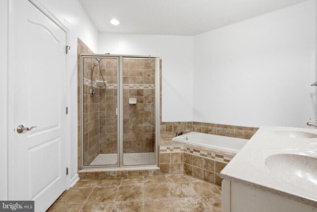 Building Photo - 301 Carson Terrace