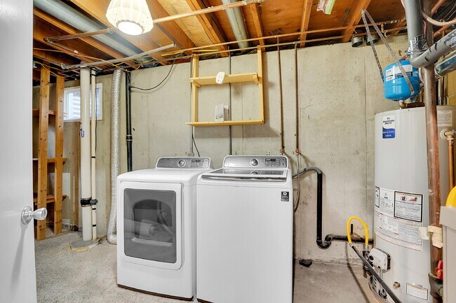 Building Photo - $2,795.00 - $300 OFF First Months' Rent - 5 Bedrooms, 2 Bathrooms, Single Family Home in Broomfie...