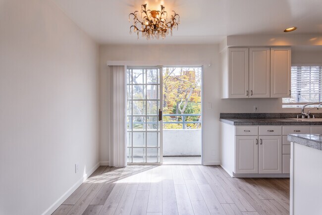 Building Photo - 631 Pacific St