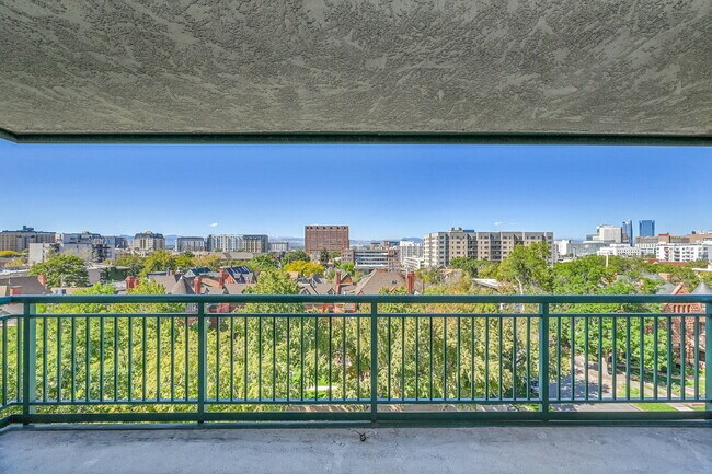 Building Photo - $1,645 - 1 Bed, 1 bath Condo in Denver wit...