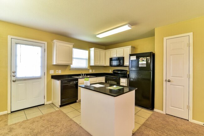 Building Photo - 4002 Hollow Cove Ln