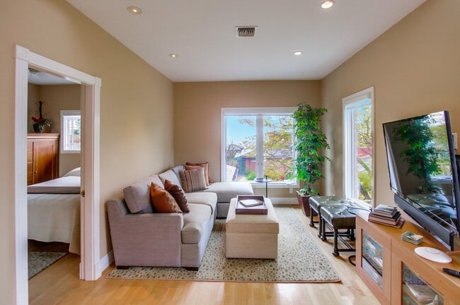 Building Photo - 2455 Presidio Dr