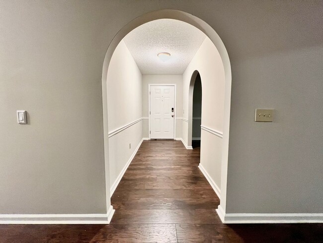 Building Photo - AVAILABLE JUNE [NO PETS PERMITTED]