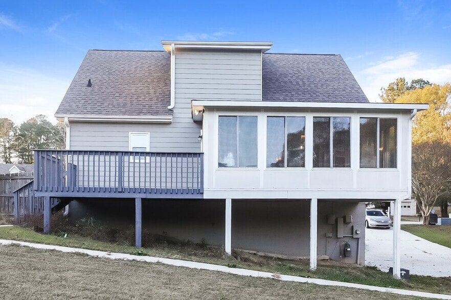 Building Photo - 709 Fallowfield Dr