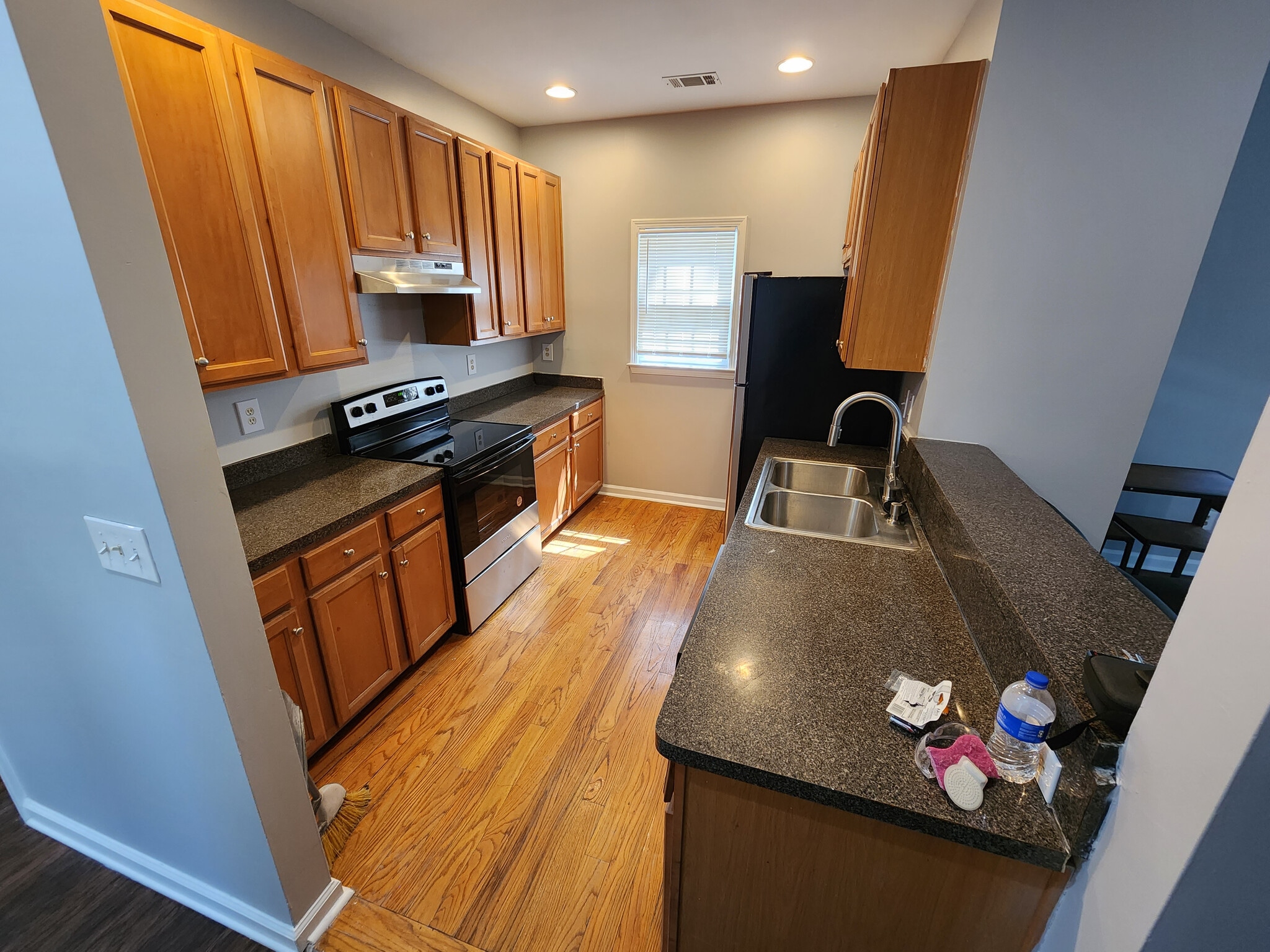 Building Photo - Room in Duplex on Hall St NW