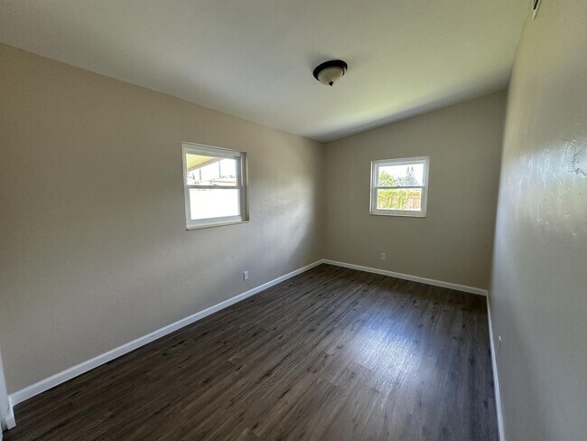 Building Photo - 3335 Dudley St