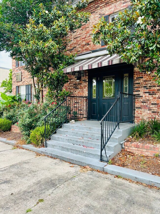 Building Photo - Mid City