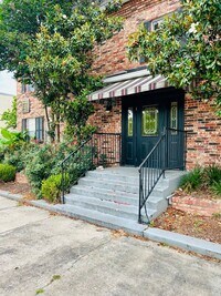 Building Photo - Mid City