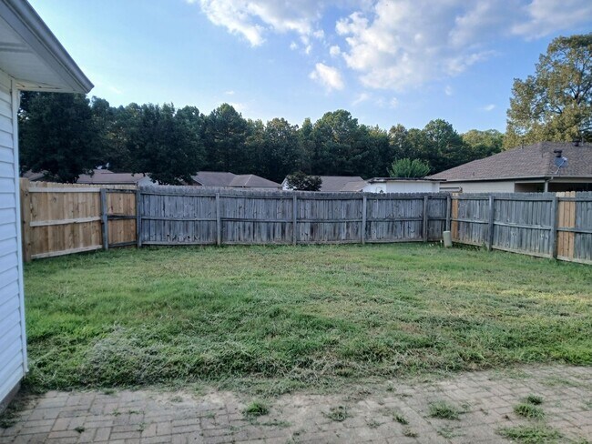 Building Photo - Charming and specious   3BR House in Bryant