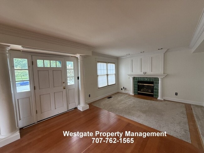 Building Photo - 515 4th St