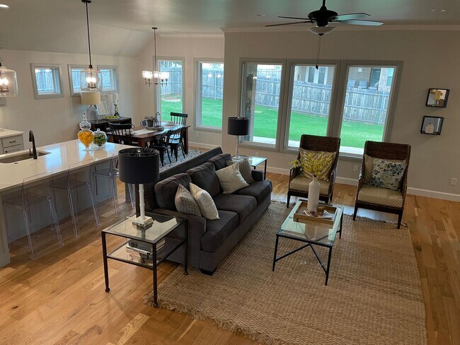 Building Photo - 4 Bed, 3 Bath in Deer Creek Schools