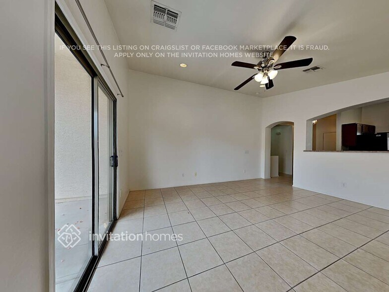 Building Photo - 5903 S 32nd Ln