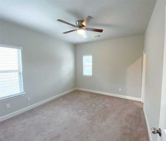 Building Photo - 285 Woodland Hills Dr