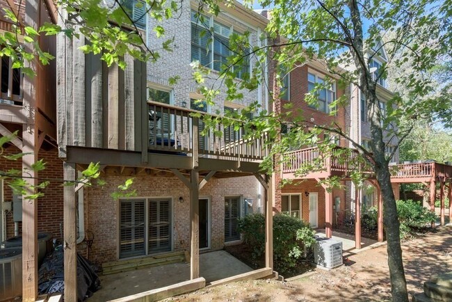 Building Photo - 1467 Wembley Ct NE