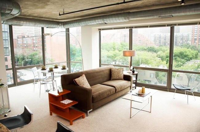 Primary Photo - 813 N Clark St