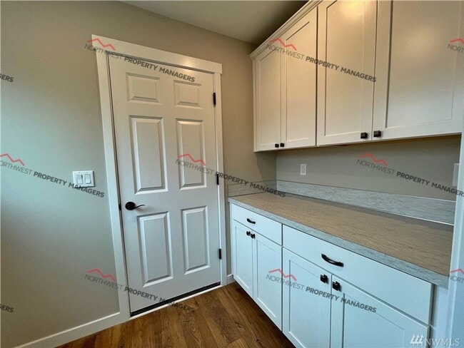 Building Photo - STATUS: AVAILABLE   | R245B  |  $2095 + $100 FLAT RATE FOR W/S/G ** MOVE IN SPECIAL**