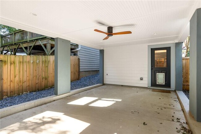 Building Photo - 654 Woodward Ave SE