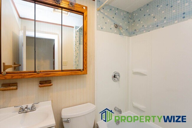 Building Photo - 7241 Holabird Avenue Apt B