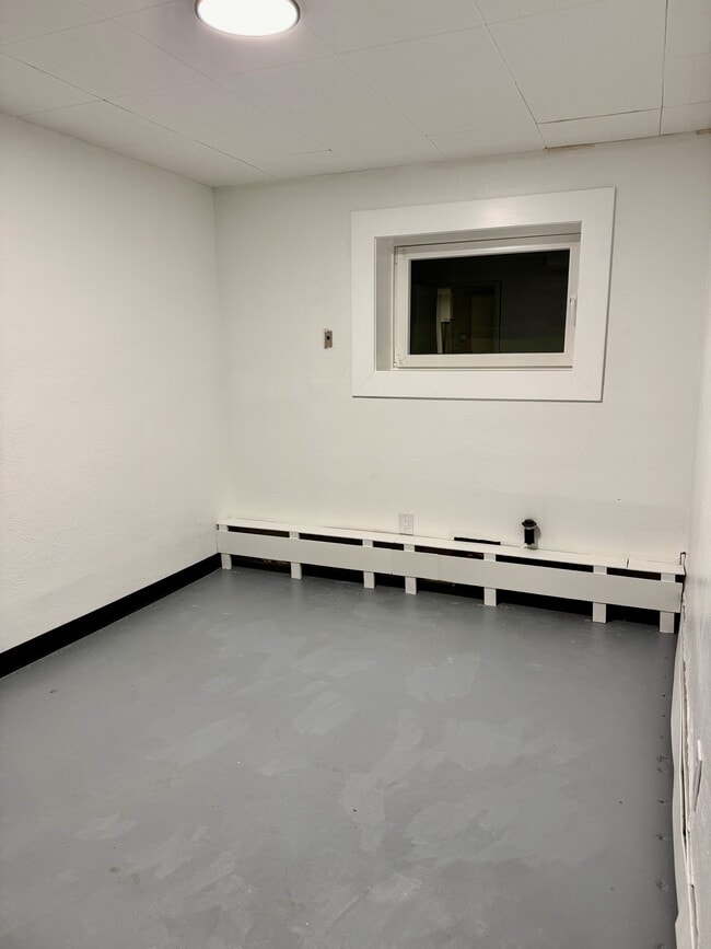 Building Photo - 720 18th Ave