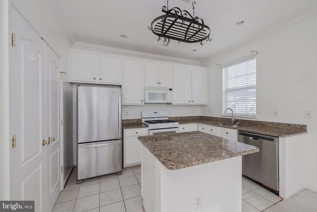 Building Photo - 5108 English Terrace