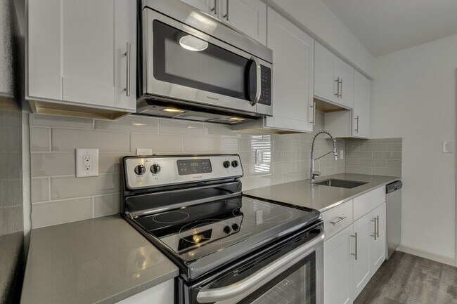 Building Photo - $0 First Month Rent! Remodeled 2 Bed Casita w/ Private Patio, W/D & Pool
