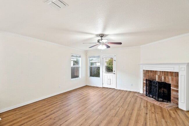 Building Photo - 911 Rustic Cactus