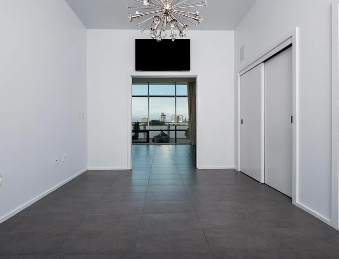 Building Photo - 300 E 3rd St