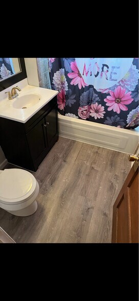 Building Photo - 504 Helen St