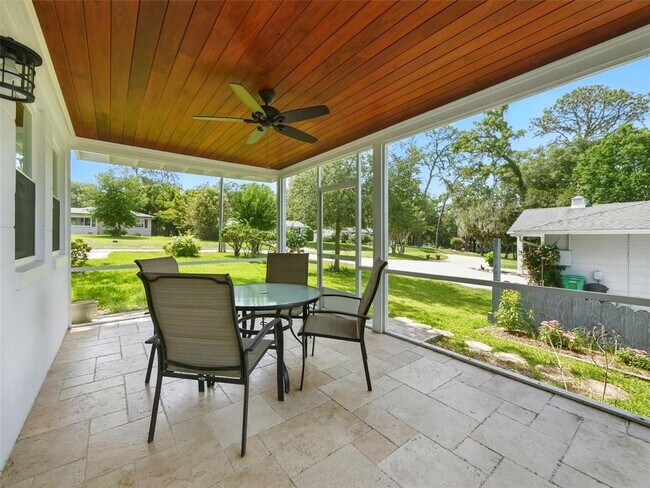 Building Photo - 1426 Crestview Dr