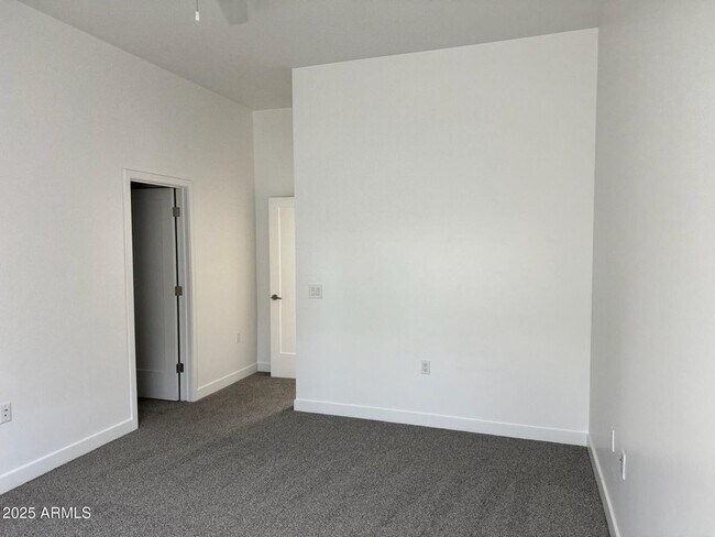 Building Photo - Townhome for Rent in the heart of Downtown Phoenix