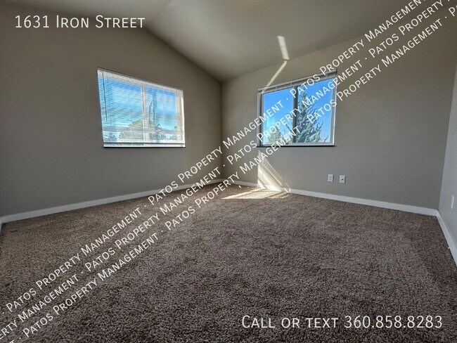 Building Photo - 1631 Iron St